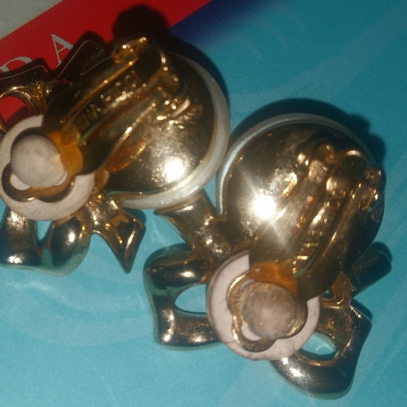 Nina Ricci Vintage Clip Earrings - Picture 2 of 4